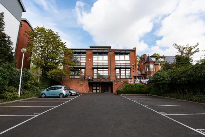 2 bed property, in Pelham Road, £90,000