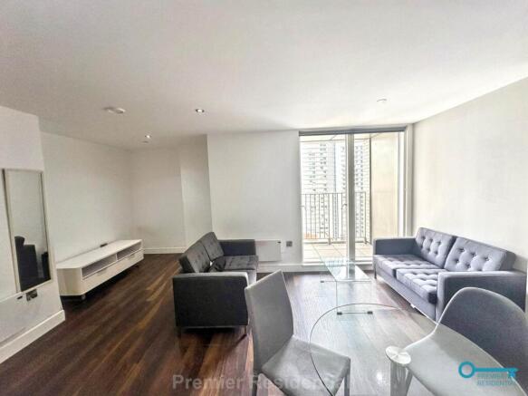 2 bed property, in Cambridge Street, £265,000