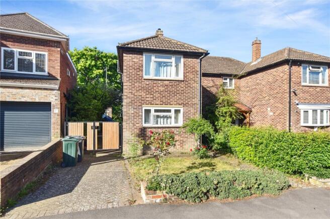 3 bed property, in Woodlands Park, £575,000