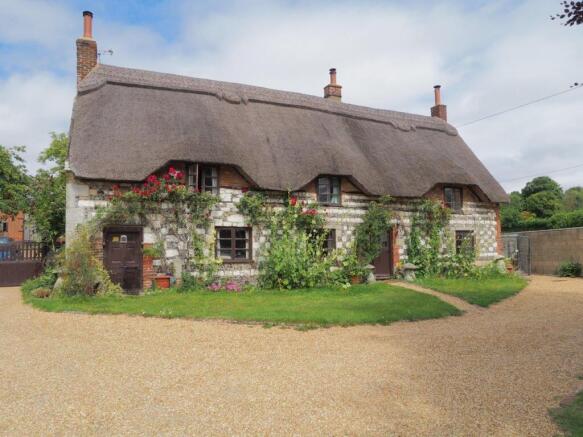 3 bed property, in High Street, £595,000