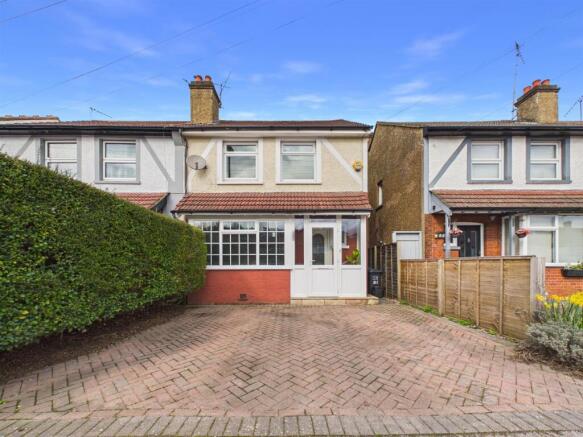 3 bed property, in Chipstead Valley Road, £460,000