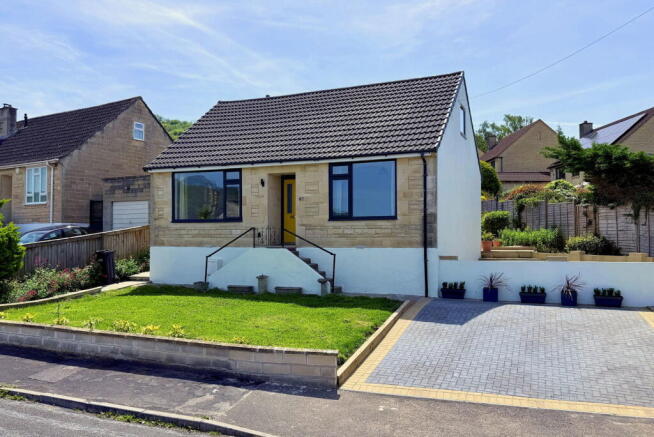 2 bed property, in Holcombe Close, £575,000