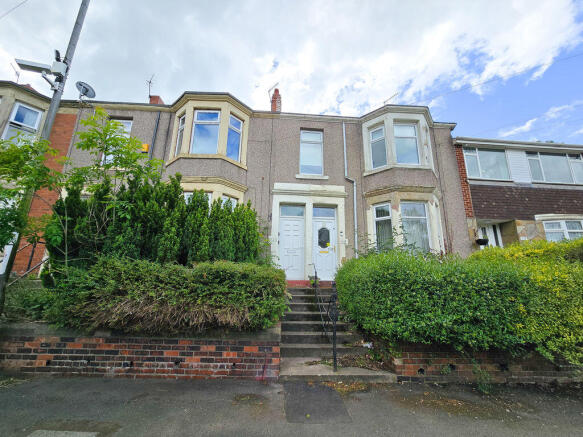 2 bed property, in Market Lane, £95,000