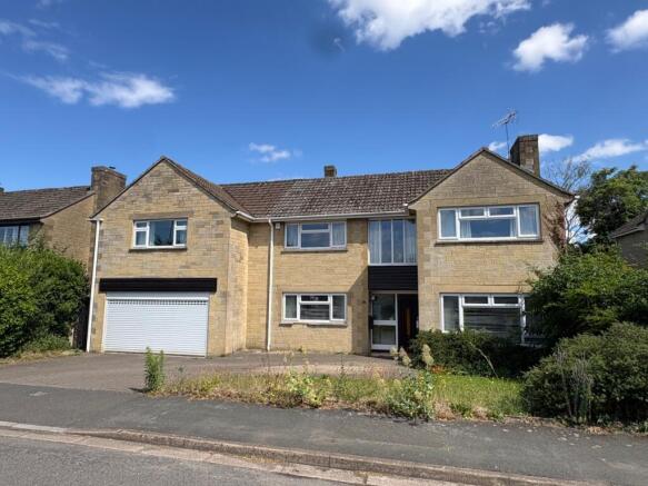 6 bed property, in Roman Way, £650,000