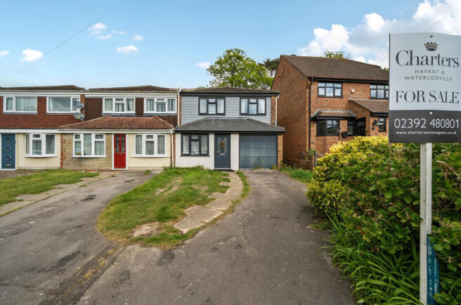 3 bed property, in Purbrook Gardens, £300,000