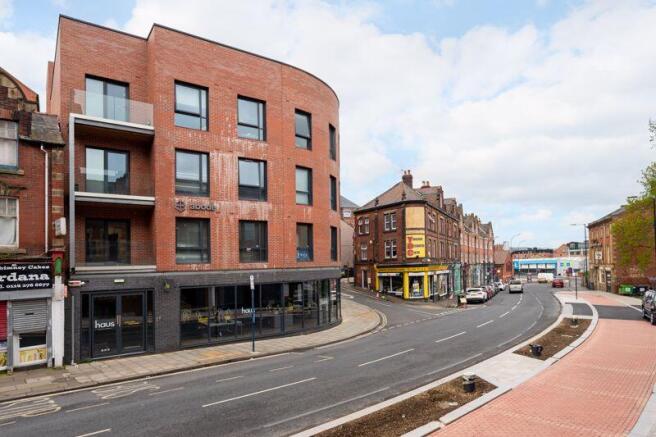 2 bed property, in West Bar House, £90,000