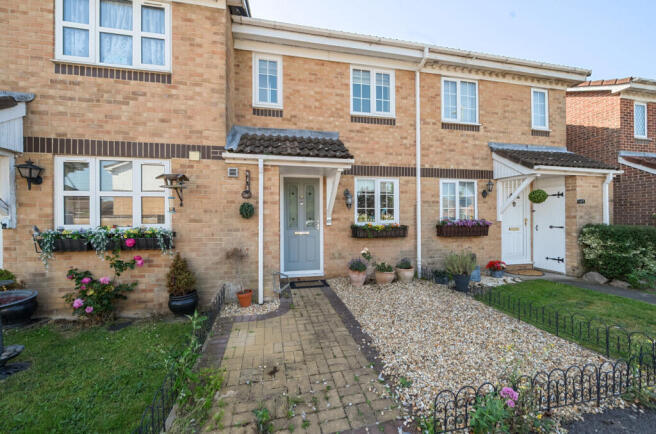 2 bed property, in Cowslip Close, £240,000