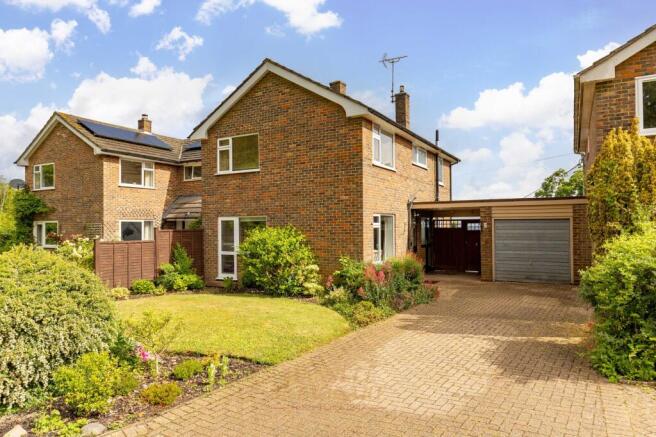 3 bed property, in Top Road, £425,000