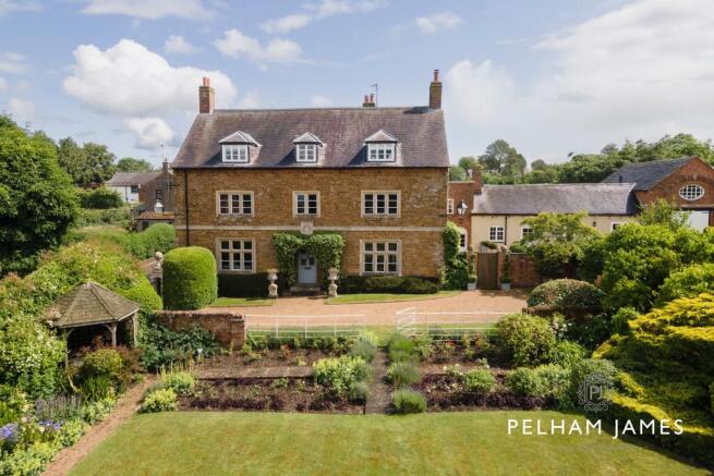 6 bed property, in Main Street, £2,000,000
