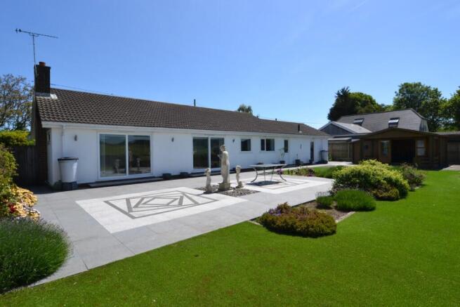 3 bed property, in Claremont Road, £795,000