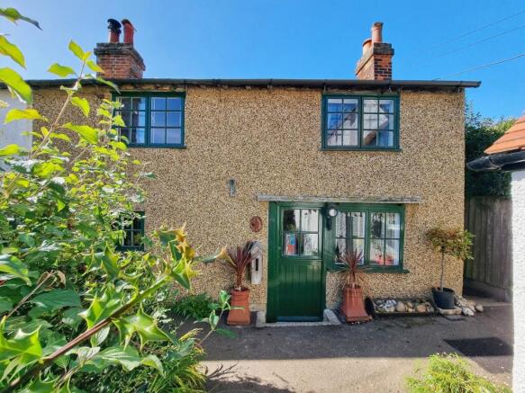 3 bed property, in High Street, £325,000