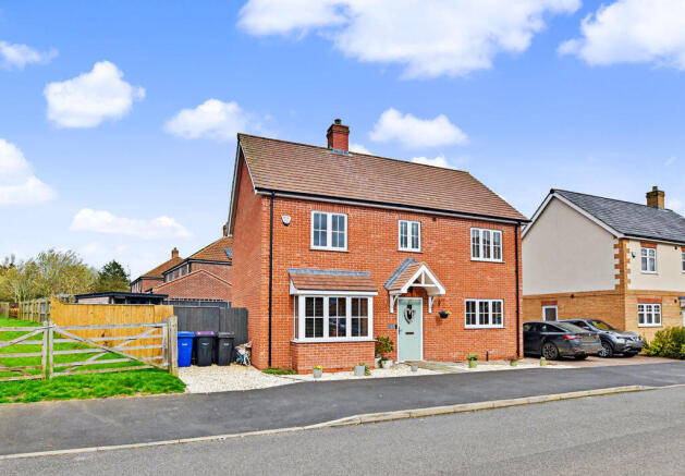 4 bed property, in Hutton Way, £420,000