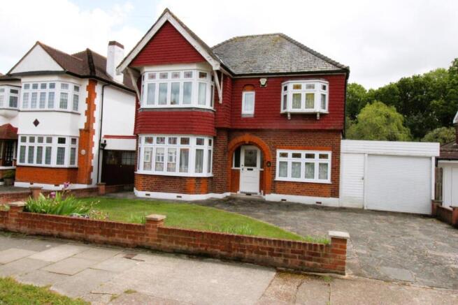 4 bed property, in Parkland Avenue, £1,300,000