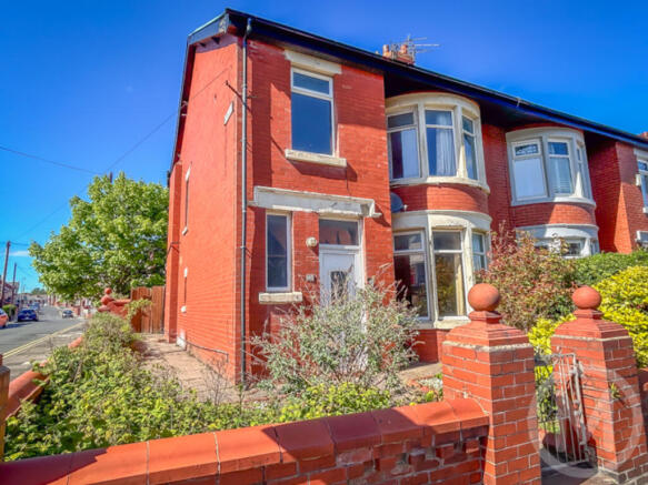 4 bed property, in Gloucester Avenue, £159,500