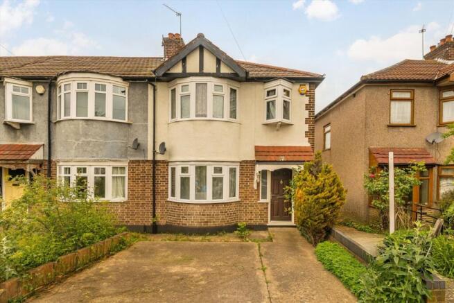 3 bed property, in Ferrymead Drive, £550,000