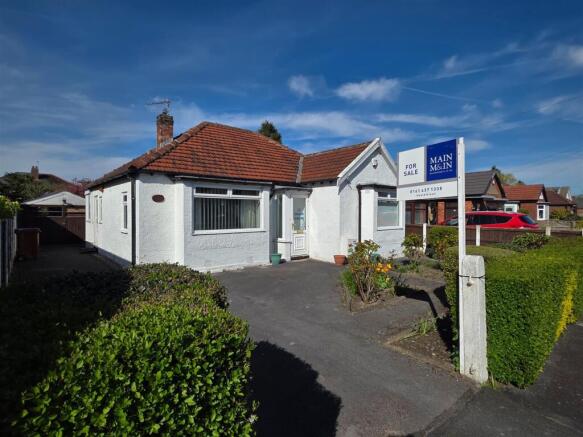 2 bed property, in Heald Grove, £370,000
