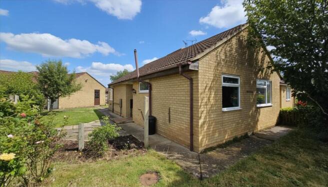 2 bed property, in Falklands Road, £170,000