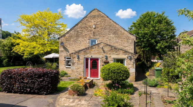 3 bed property, in Helm Farm Cottage, £550,000