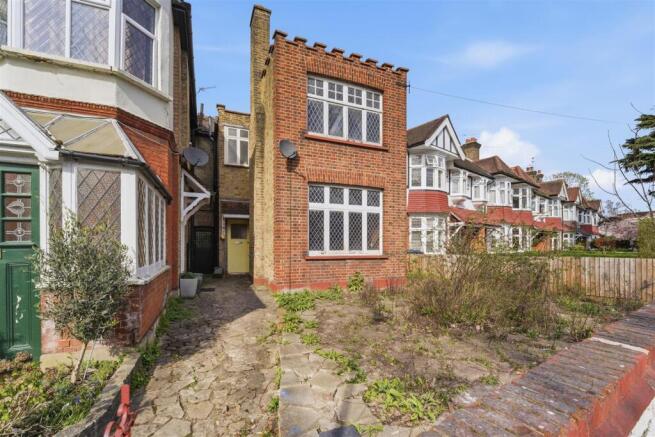 2 bed property, in 11 Campbell Road, £650,000