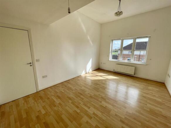 1 bed property, in Haven Gardens, £60,000