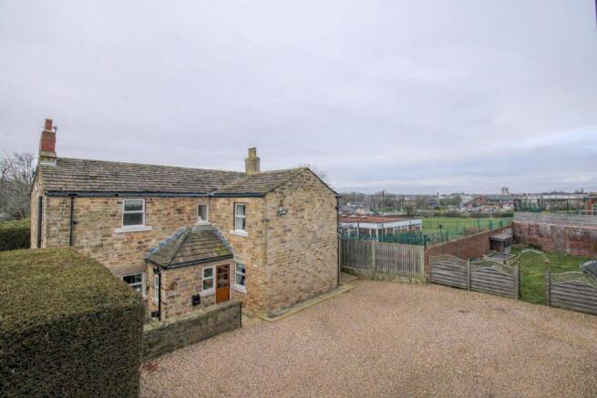 3 bed property, in High Street, £610,000