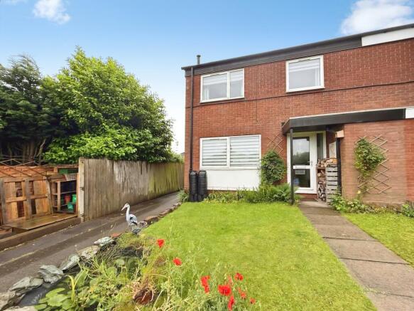 3 bed property, in 17 Tivey Court Road, £160,000