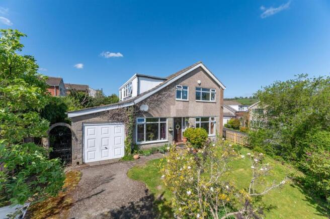 4 bed property, in St. Davids Road, £415,000