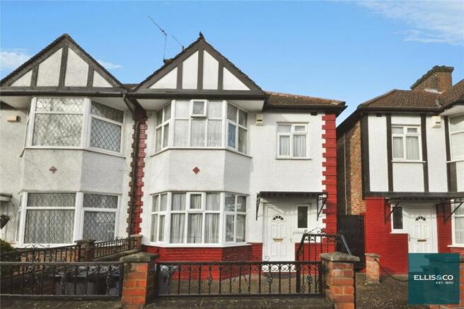 3 bed property, in Wentworth Avenue, £900,000