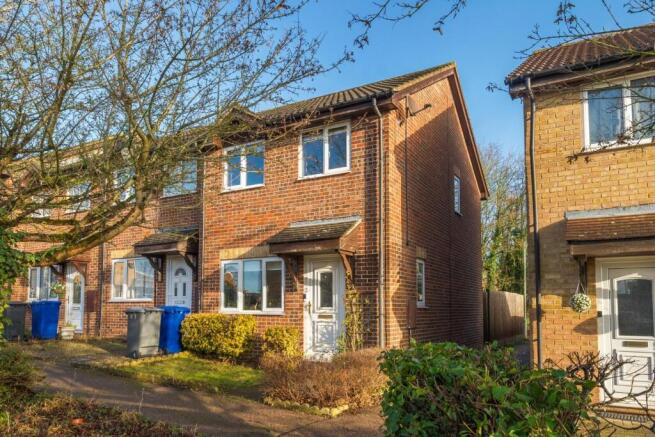 2 bed property, in Stockley Close, £225,000