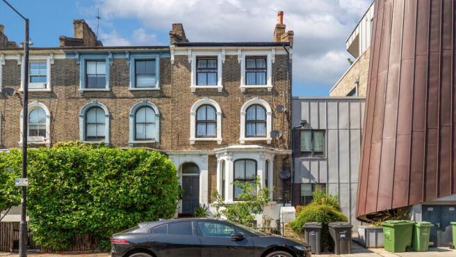 1 bed property, in Landor Road, £180,000