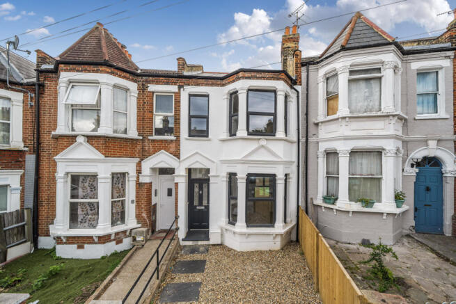 3 bed property, in Plum Lane, £500,000