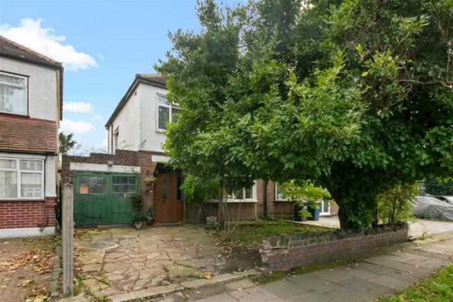 3 bed property, in Wimborne Avenue, £795,000