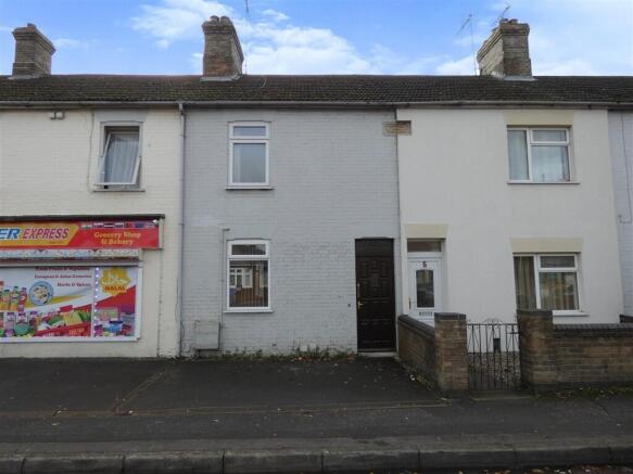2 bed property, in Mayors Walk, £132,000