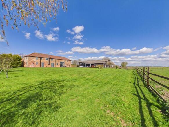 5 bed property, in South Drove Farm, £850,000