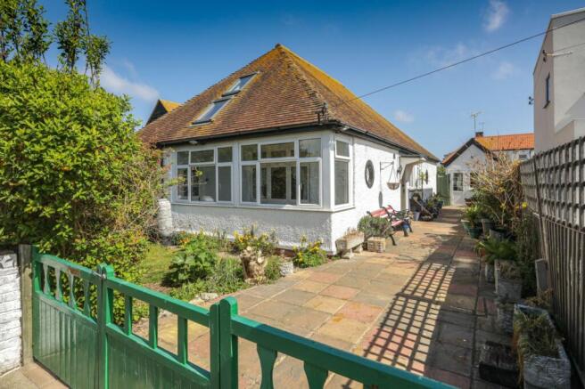 4 bed property, in Hereward Avenue, £540,000