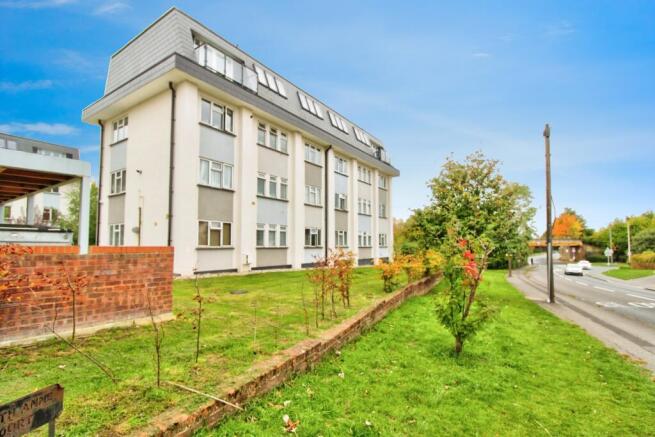 2 bed property, in Westbury Terrace, £300,000