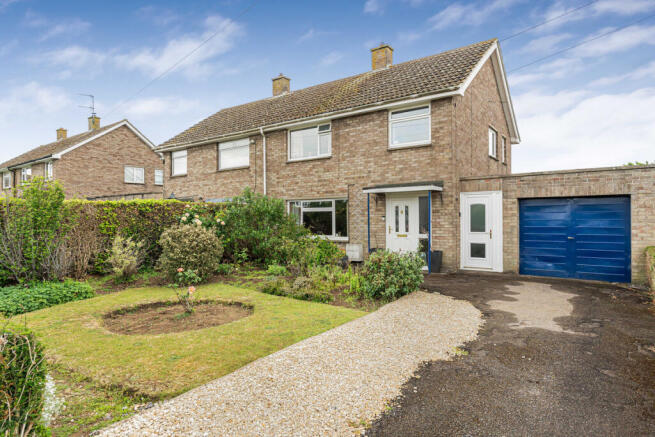 3 bed property, in Sands Way, £450,000