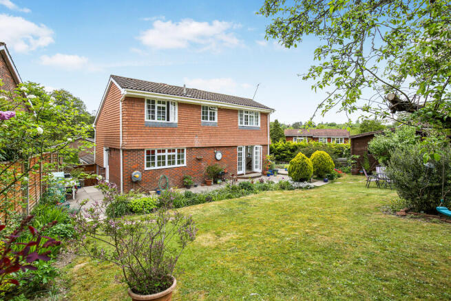 4 bed property, in Boxford Close, £730,000