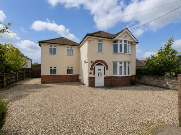 5 bed property, in Claypits, £600,000