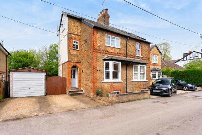 3 bed property, in Station Road, £800,000