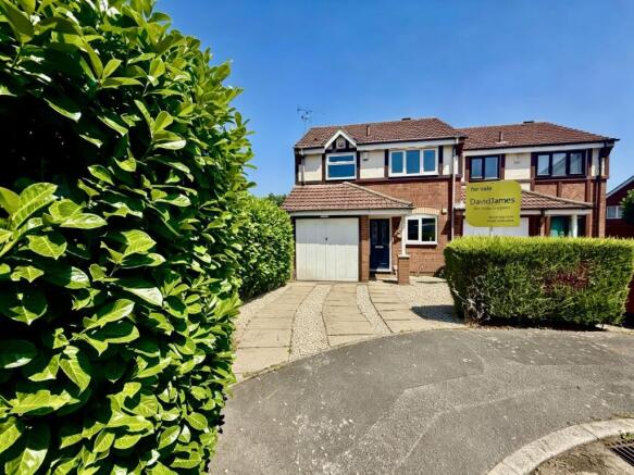 3 bed property, in Franklin Close, £230,000