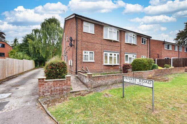 2 bed property, in Highclere Drive, £70,000