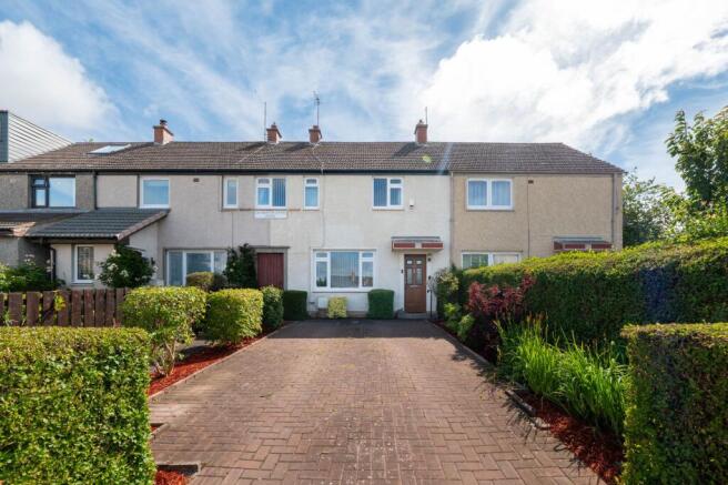 3 bed property, in Gilmerton Dykes Drive, £210,000