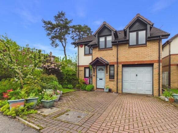 4 bed property, in Dalmellington Drive, £280,000