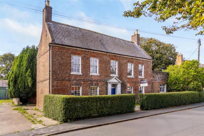 3 bed property, in 1 King Street, £350,000