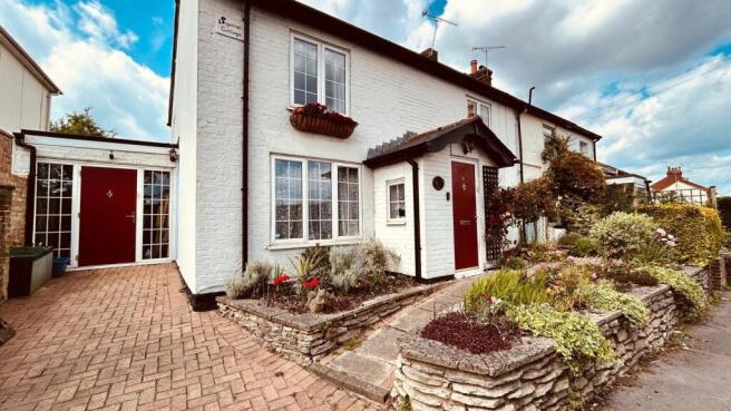 4 bed property, in Lower Farnham Road, £475,000