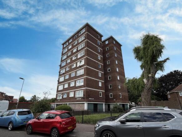 1 bed property, in Flat 32 Hepworth Court, £85,000