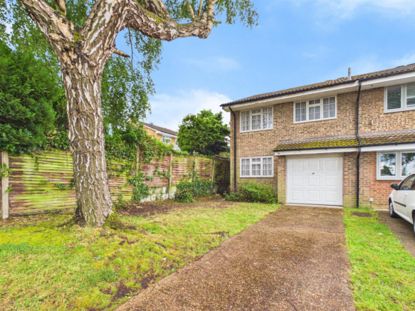 3 bed property, in Victoria Avenue, £550,000