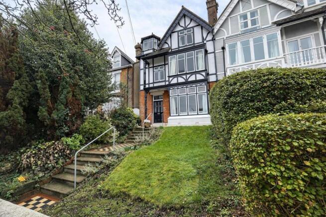 6 bed property, in Watts Avenue, £900,000