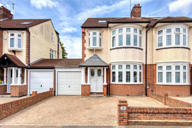 4 bed property, in Cadogan Gardens, £1,100,000